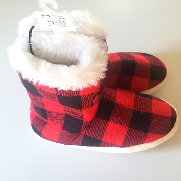 NEW: Red and Black Buffalo Plaid Fluffy Slippers - Picture 1 of 6